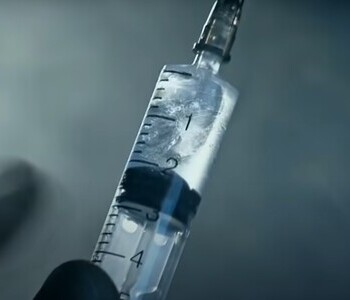 Лечение зависимости от тропикамида в Бузулуке Шприц с жидкостью